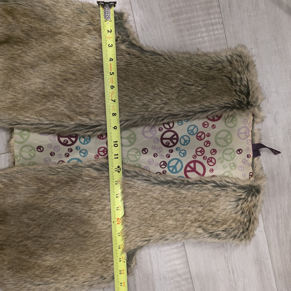 Faux Fur Vest with Peace Sign Lining - Picture 4 of 6